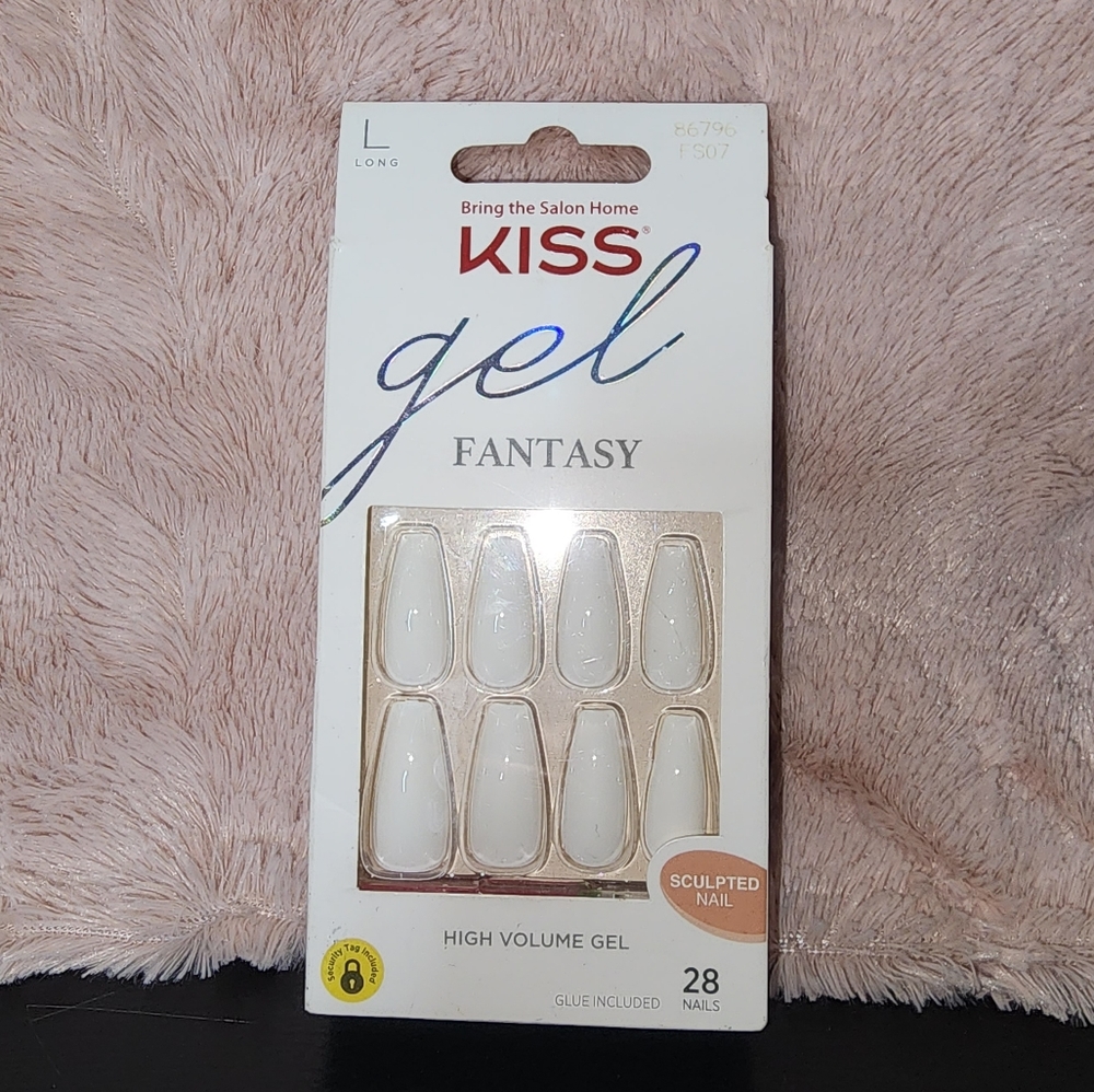 KISS Gel Fantasy press on white nails